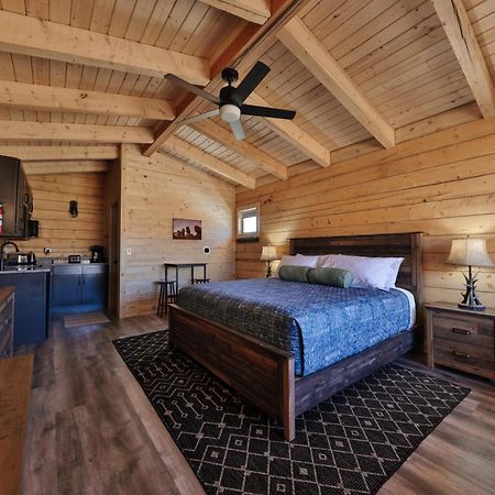 Вилла Muddy Creek Mining Company Hanksville Экстерьер фото